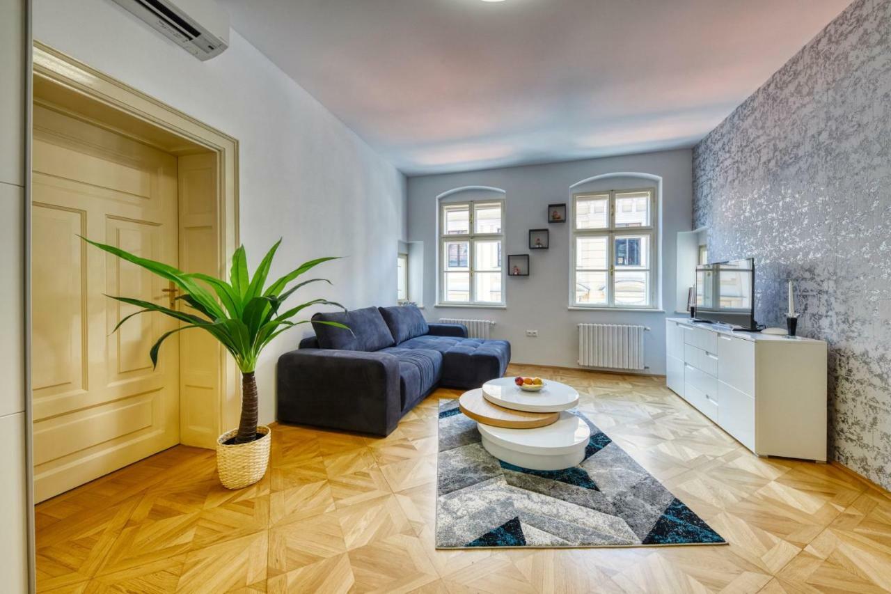 Aapartamentoos Apartmanhotel 4*